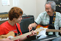 ギター安東滋先生のレッスン風景